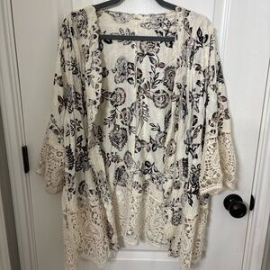 Solitaire Cream Floral Lace Kimono